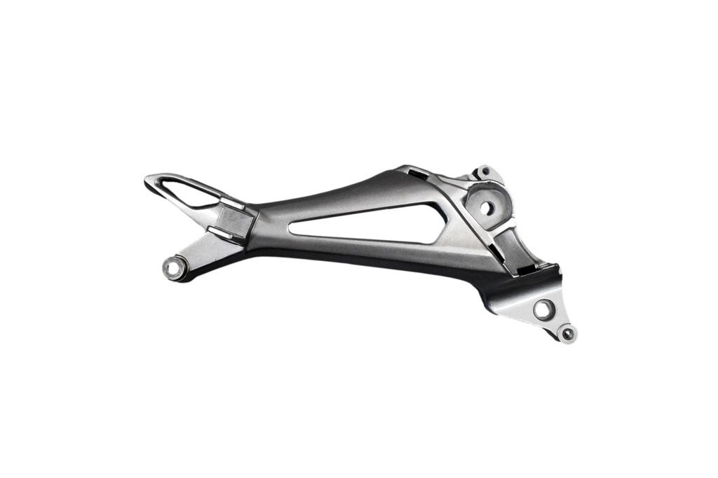 Soporte de Posapie Trasero Derecho FLEX 125 Akt Original